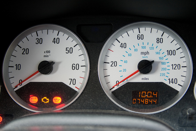 Pourquoi la jauge de température de la voiture monte-t-elle si tôt? 